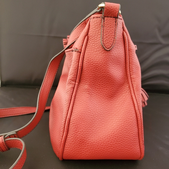 Liz Claiborne Handbag 7 1/2 x 11 1/2 x 5 ins Red Gold Tassled Adjustable Strap - Picture 3 of 4